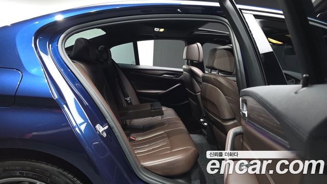 BMW 5-Series 2017 — photo 18