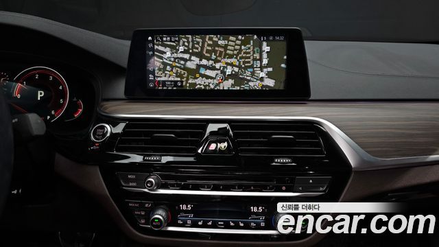 BMW 5-Series 2017 — photo 20