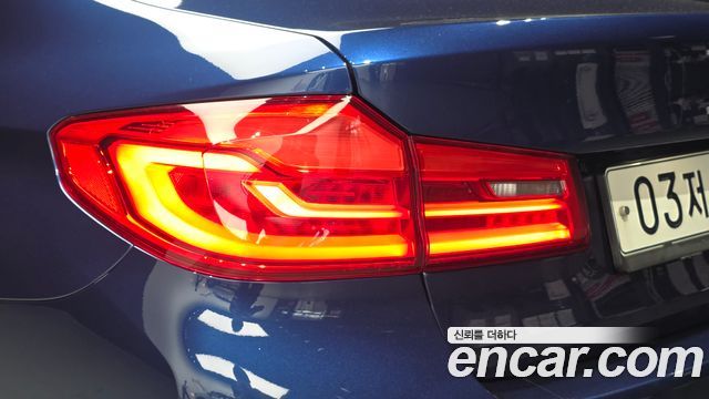 BMW 5-Series 2017 — photo 9