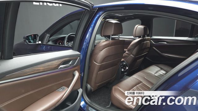 BMW 5-Series 2017 — photo 16