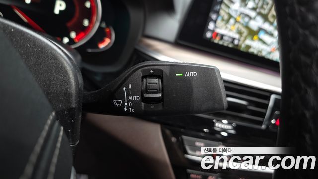 BMW 5-Series 2017 — photo 30