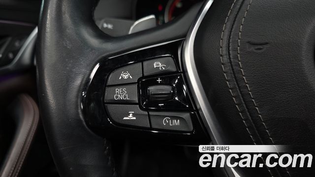 BMW 5-Series 2017 — photo 32