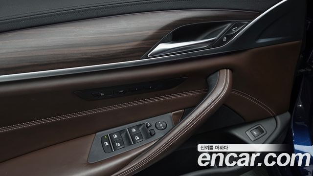 BMW 5-Series 2017 — photo 34