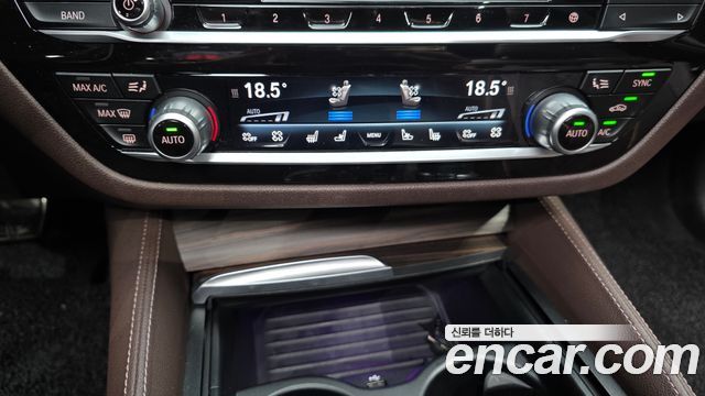 BMW 5-Series 2017 — photo 35