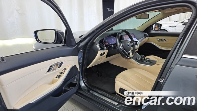 BMW 3-Series 2019 — photo 13