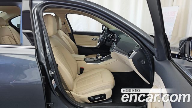 BMW 3-Series 2019 — photo 17