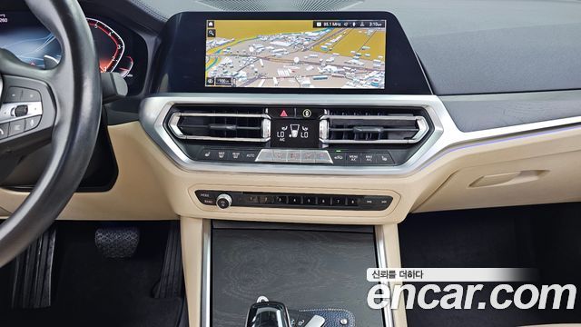BMW 3-Series 2019 — photo 20
