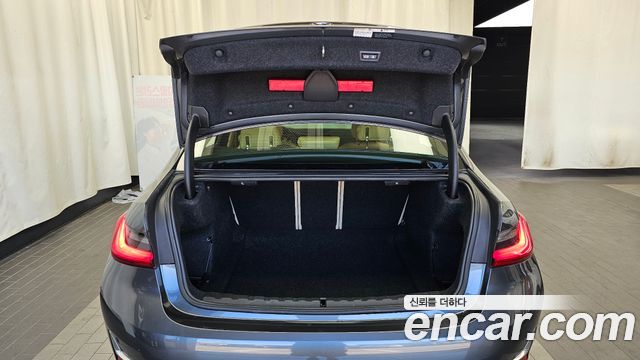 BMW 3-Series 2019 — photo 26