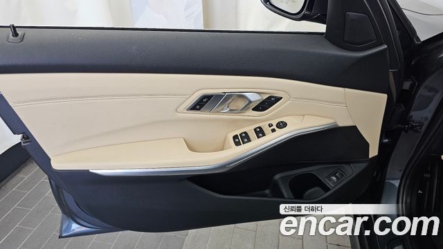BMW 3-Series 2019 — photo 14