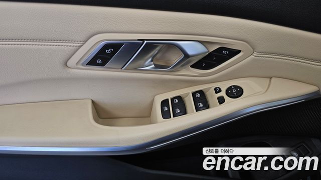 BMW 3-Series 2019 — photo 29