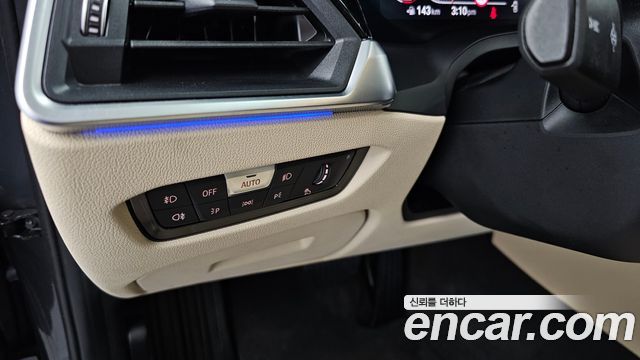 BMW 3-Series 2019 — photo 32