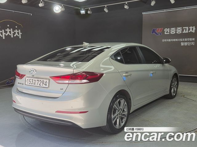 Hyundai AVANTE 2018 — photo 5