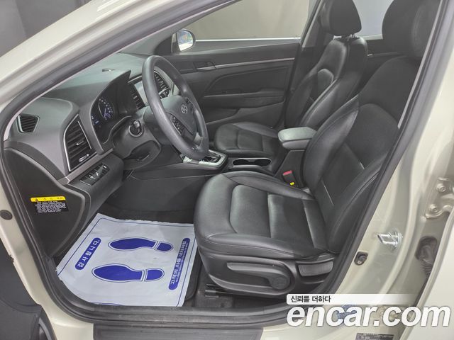 Hyundai AVANTE 2018 — photo 7