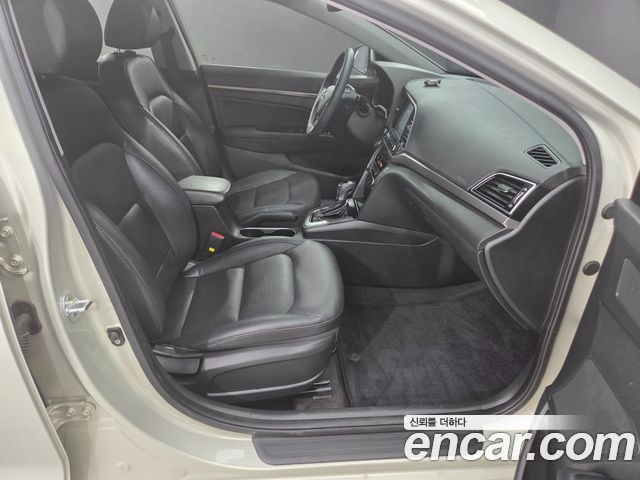 Hyundai AVANTE 2018 — photo 8