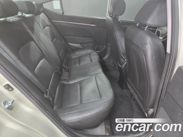 Hyundai AVANTE 2018 — photo 10