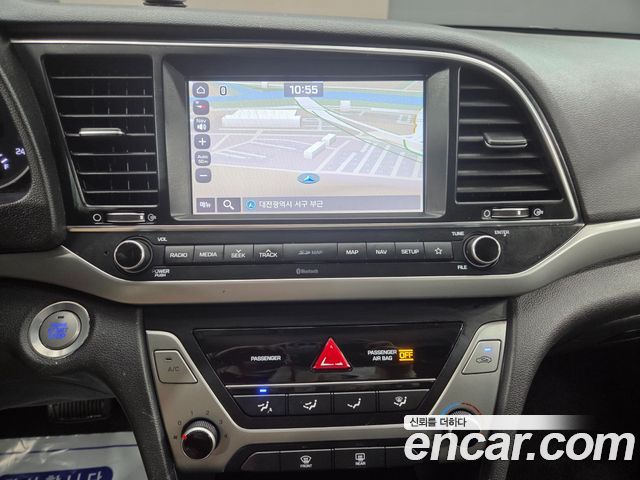 Hyundai AVANTE 2018 — photo 12