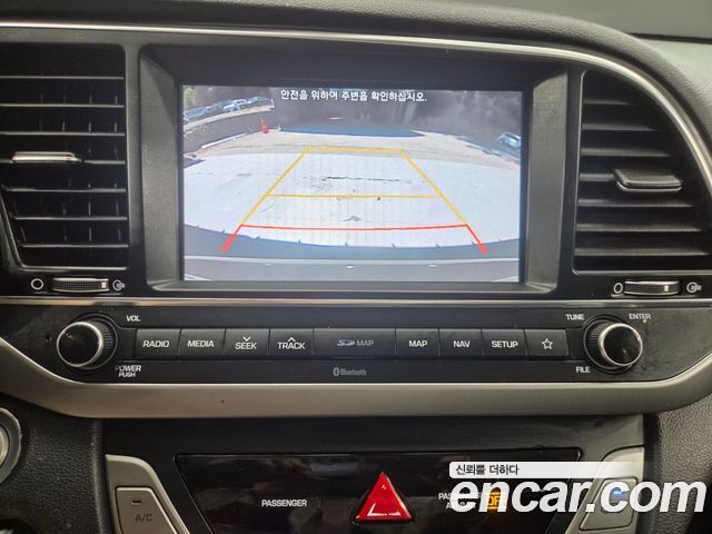 Hyundai AVANTE 2018 — photo 13