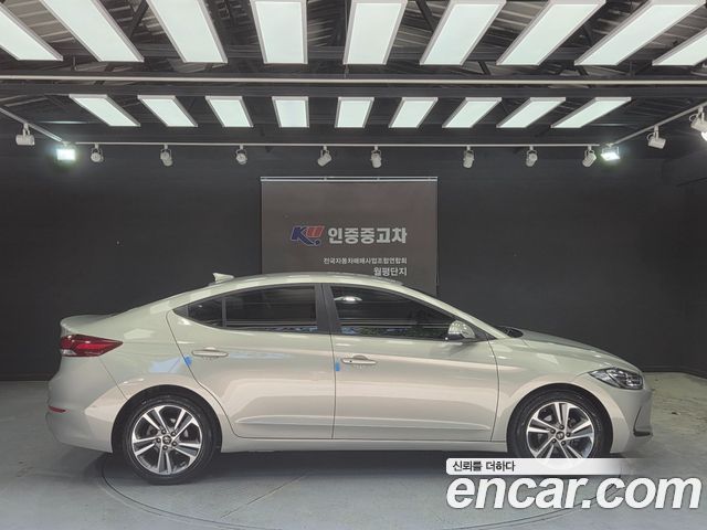 Hyundai AVANTE 2018 — photo 19