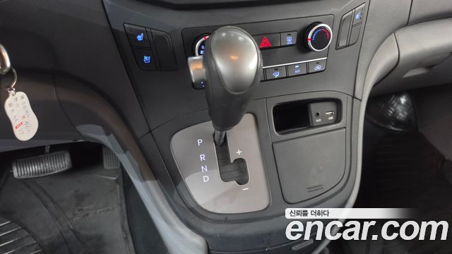 Hyundai Starex 2019 — photo 12