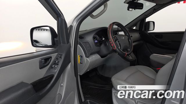 Hyundai Starex 2019 — photo 13