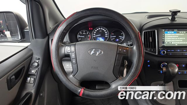 Hyundai Starex 2019 — photo 18
