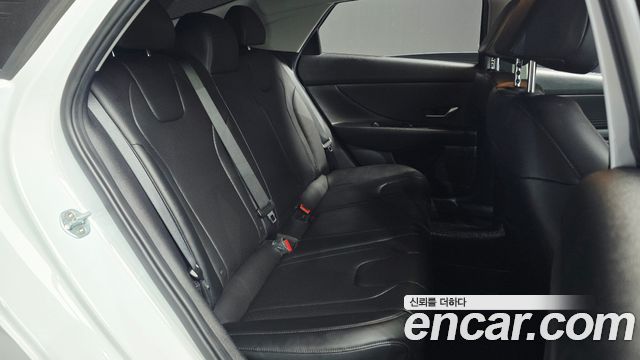 Hyundai AVANTE 2021 — photo 17