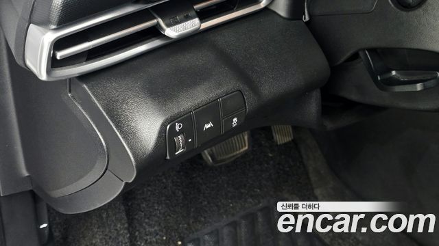 Hyundai AVANTE 2021 — photo 24