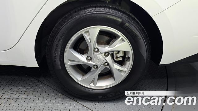 Hyundai AVANTE 2021 — photo 7