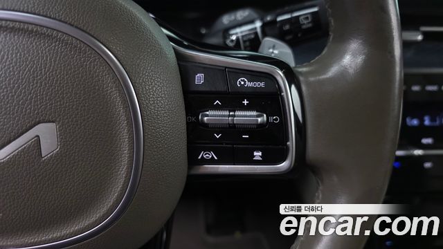 Kia Canival 2023 — photo 17