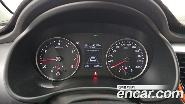 Kia Stonic 2019 — photo 8