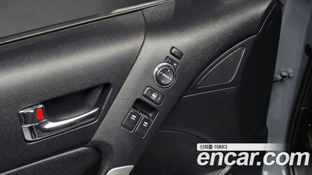 Hyundai Genesis 2010 — photo 17