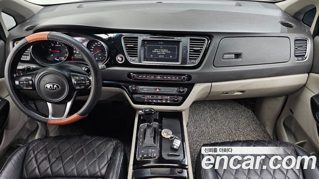 Kia Canival 2016 — photo 10