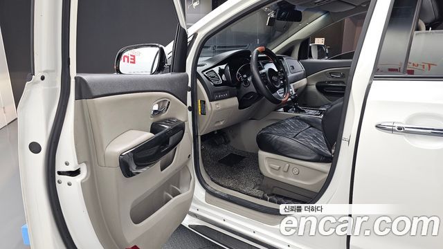 Kia Canival 2016 — photo 13
