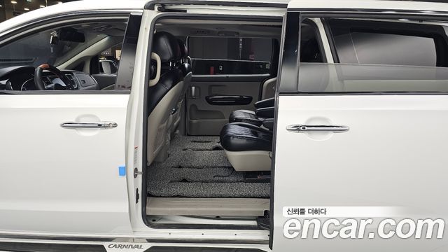 Kia Canival 2016 — photo 18