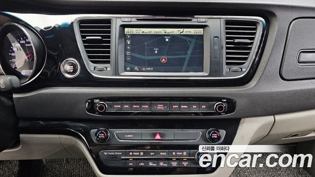 Kia Canival 2016 — photo 20