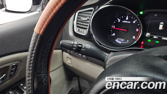 Kia Canival 2016 — photo 22