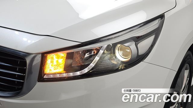 Kia Canival 2016 — photo 8