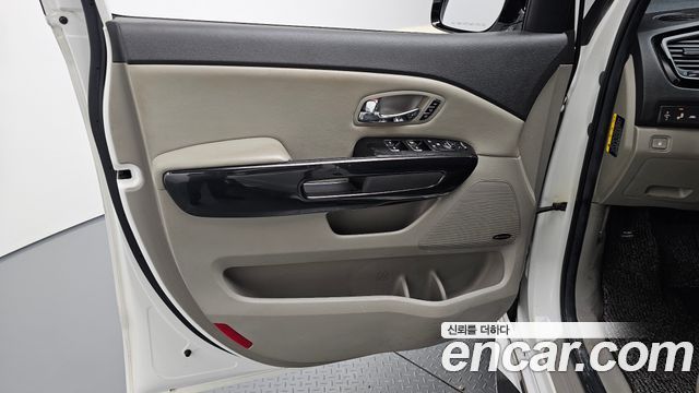 Kia Canival 2016 — photo 14