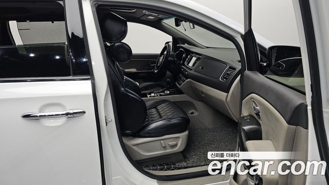 Kia Canival 2016 — photo 16