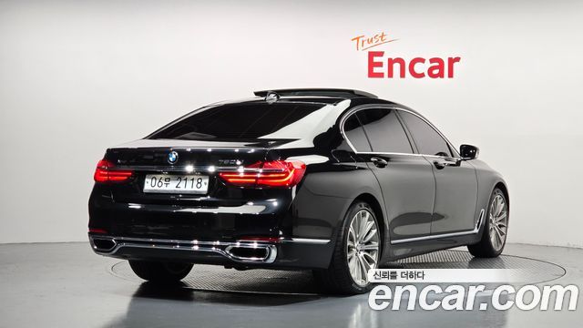 BMW 7-Series 2016 — photo 2
