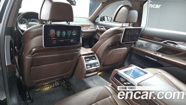 BMW 7-Series 2016 — photo 9