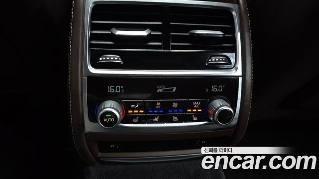 BMW 7-Series 2016 — photo 17