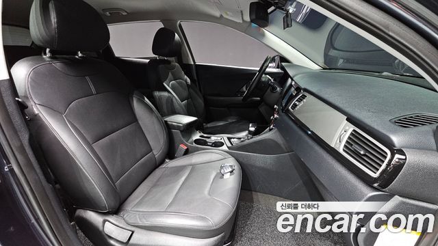 Kia Niro 2017 — photo 13
