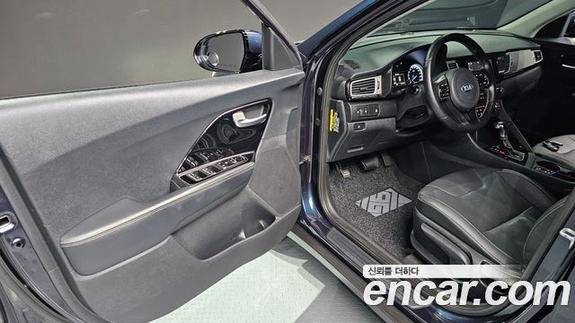 Kia Niro 2017 — photo 16