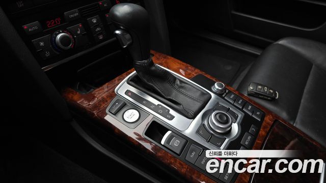 Audi A6 2010 — photo 9
