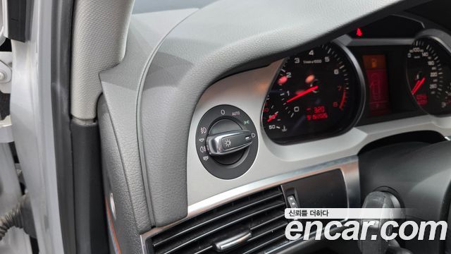 Audi A6 2010 — photo 16