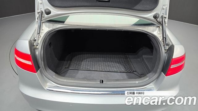 Audi A6 2010 — photo 20