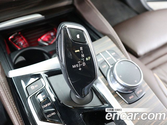 BMW 5-Series 2017 — photo 8