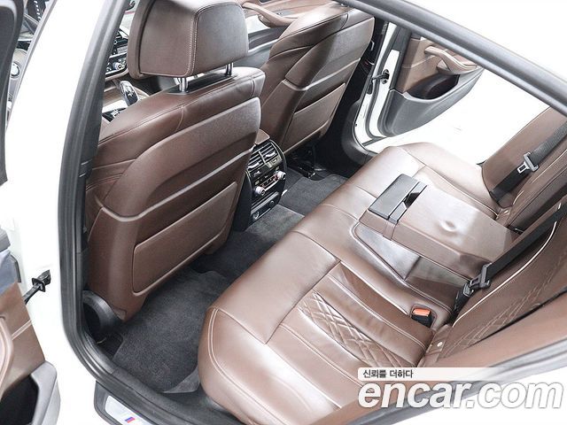 BMW 5-Series 2017 — photo 15