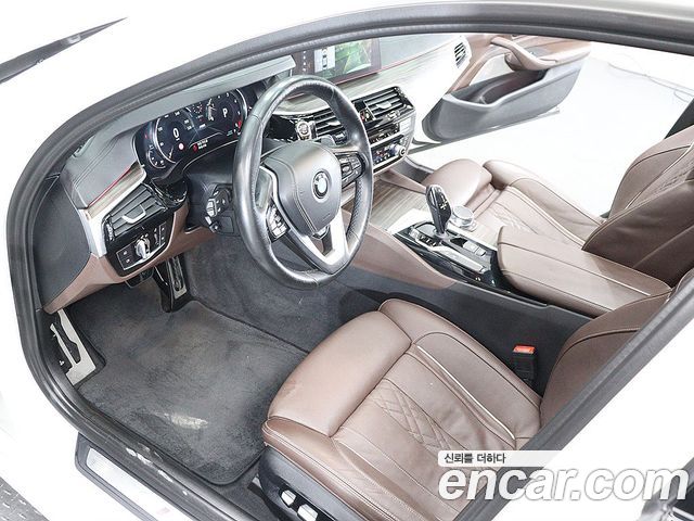 BMW 5-Series 2017 — photo 16